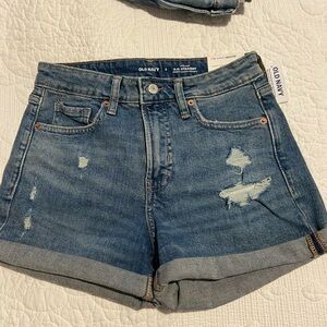 NWT Old Navy Distressed Blue Rolled-Hem Jean Shorts